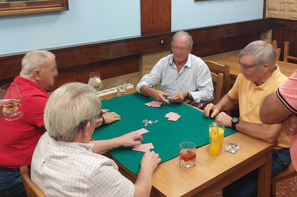 zona-cartas-txoko-srdeusto-sociedad-recreativa